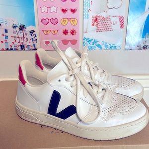 Veja size 5 sneakers (36 European size)